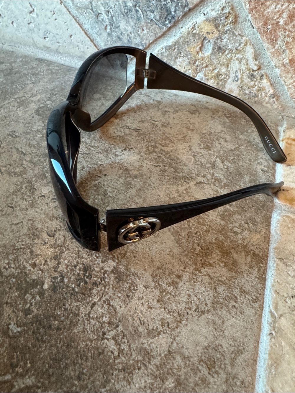 Gucci Black Women's Wrap Shield Sunglasses - Picture 5 of 8
